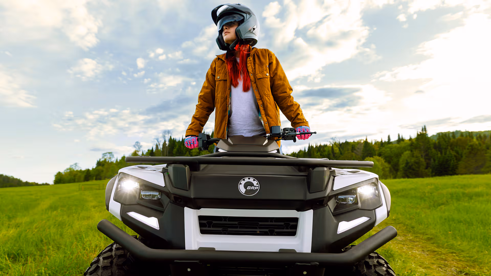 Quad de sport moderne pour les sentiers forestiers